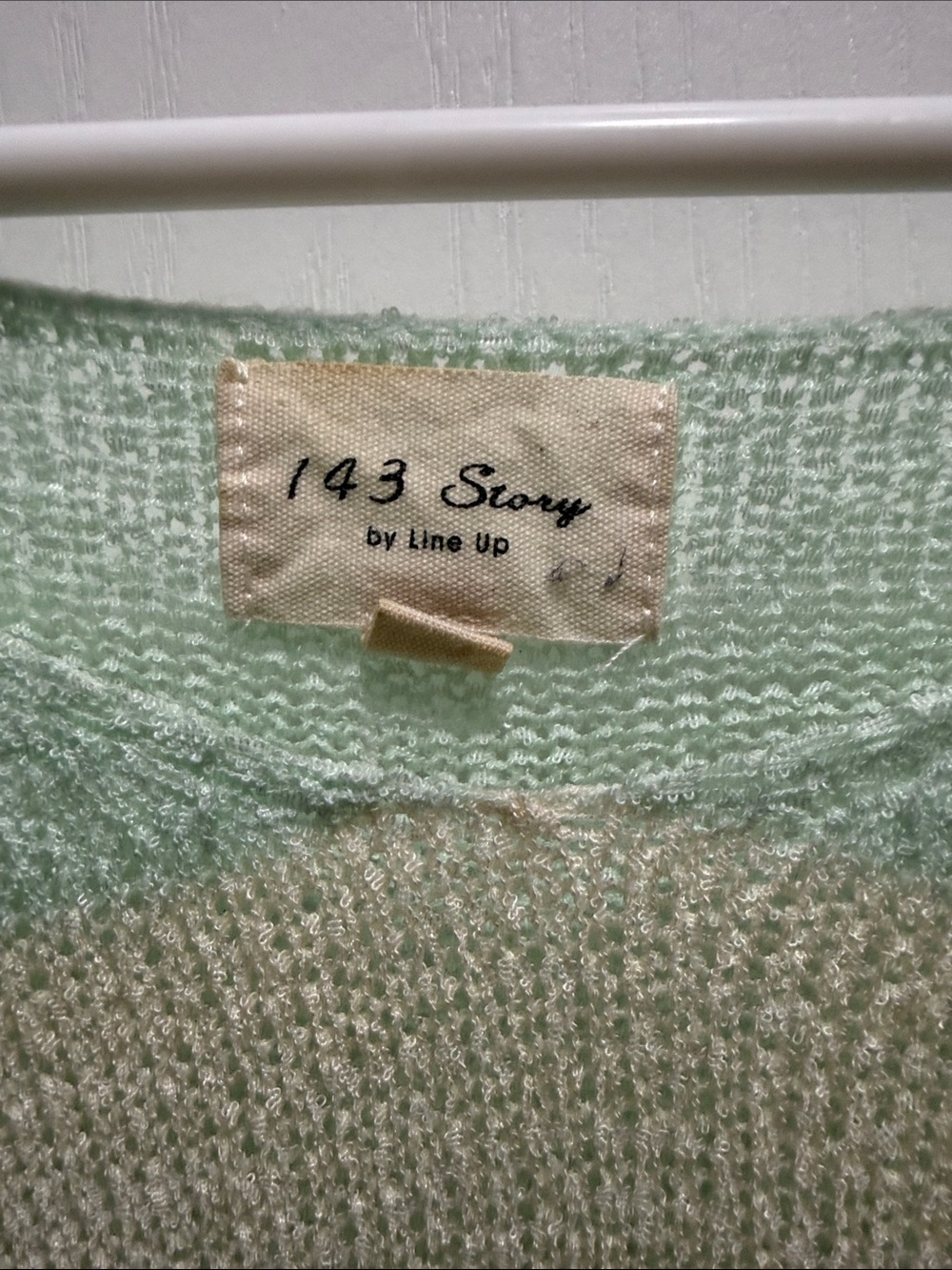 Spring light weight sweater - Picture 2 of 2